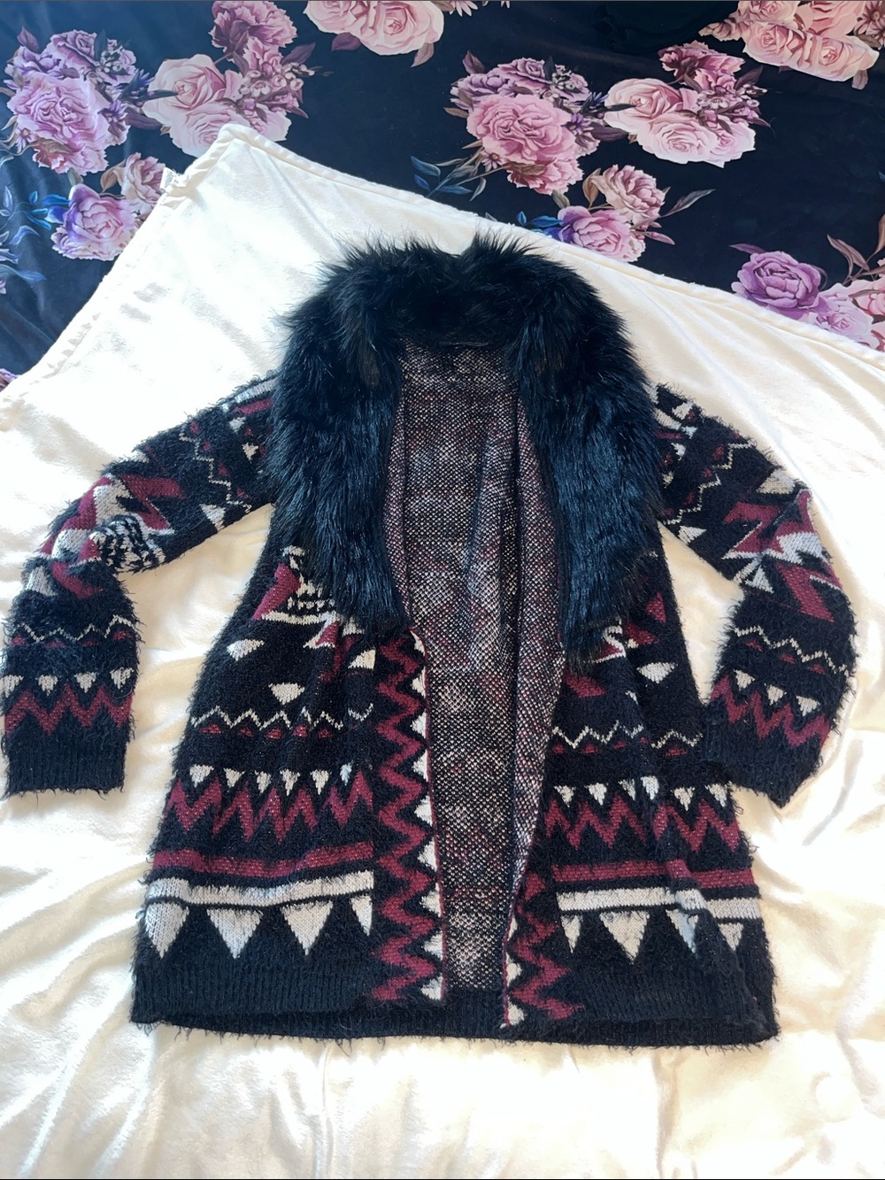 Women’s Romeo + Juliet couture faux fur collar fuzzy cardigan